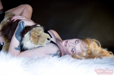 velvetsteele_rubber_fur_pin-up-014