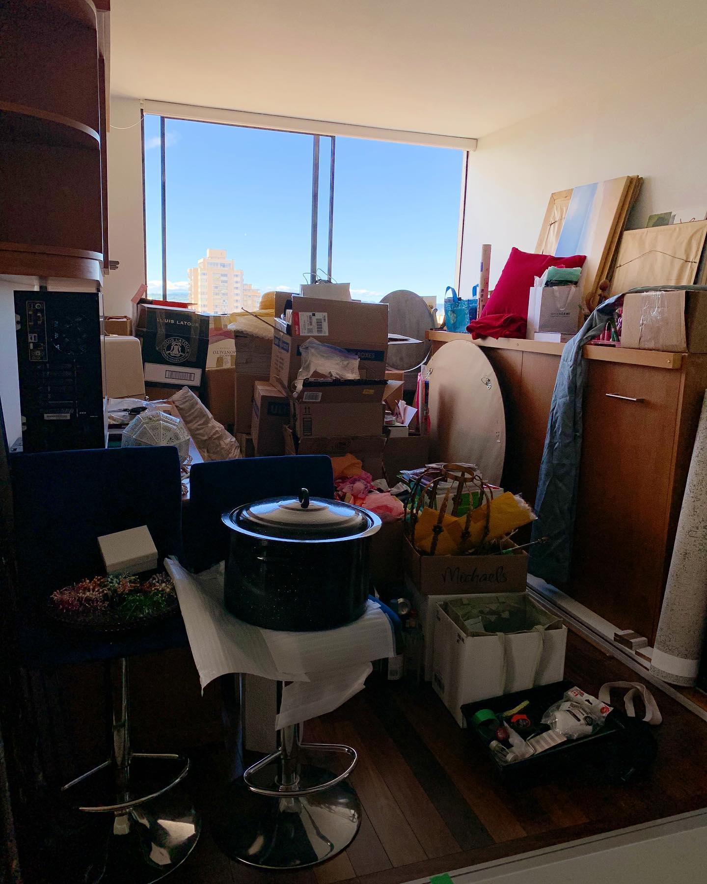 #office #guestroom #workroom still a shit show grrrrrr!