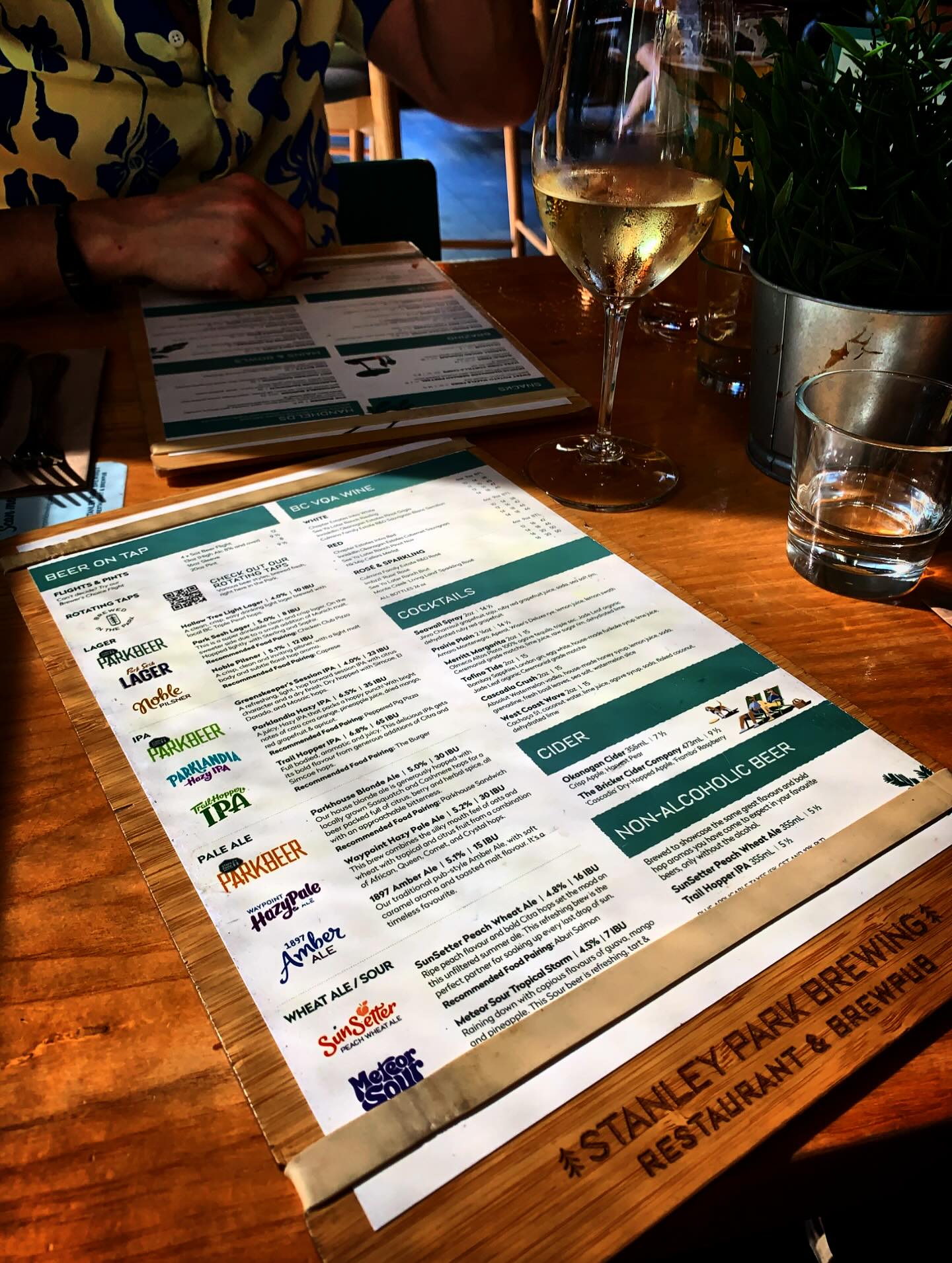 @stanleyparkbrew has a seriously juicy menu with fabulous service from Coletrane! Time to eat and drink in beautiful @stanleyparkpav fall will soon be upon us!